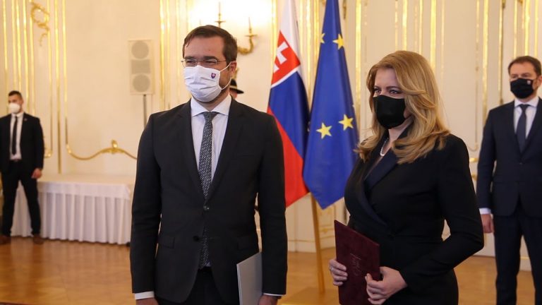 Prezidentka Krajčímu: Neviem sa stotožniť, že je vaša demisia podávaná ako aj obeta (VIDEO)