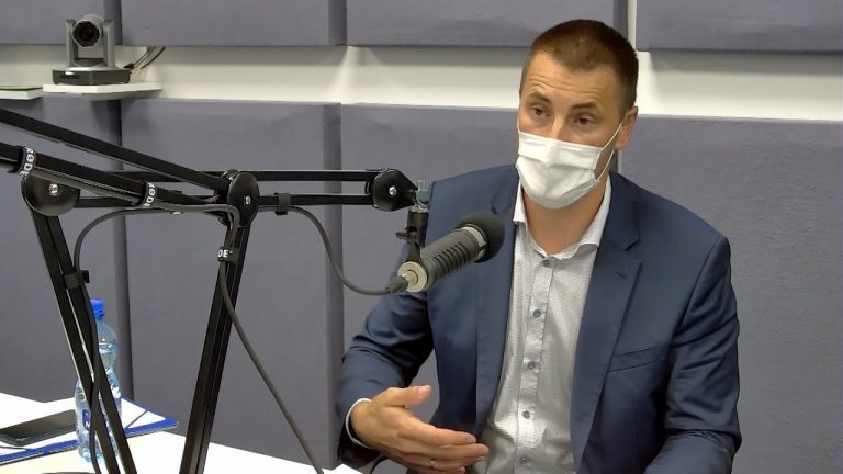 Poslanec SaS Viskupič: Ja očkovaný nie som, rodičom som to odporučil (VIDEO)