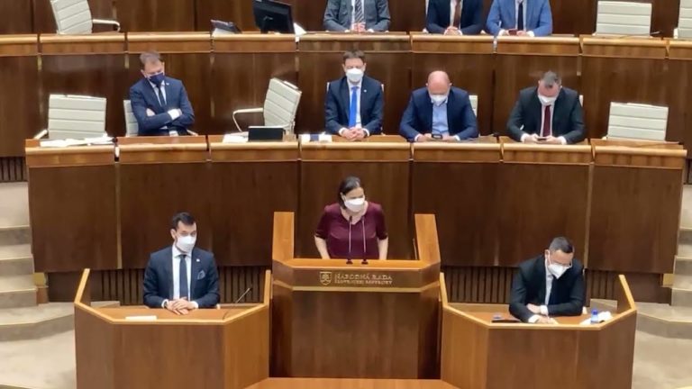 Ministerka spravodlivosti Kolíková: Celé odvolávanie považujem za zúfalé kopanie Fica (VIDEO)
